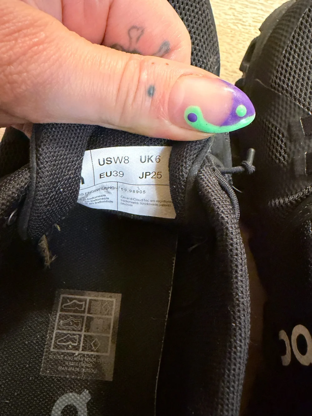 On Running Cloud 6 Black Athletic Running Shoes